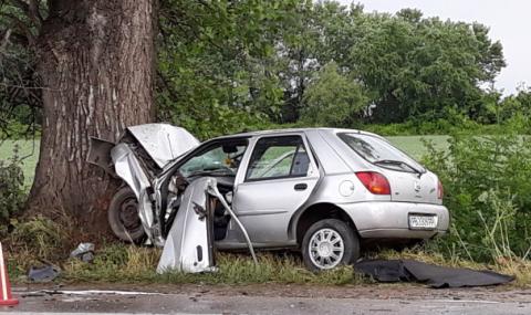 Млада жена загина, разбивайки автомобила си в крайпътно дърво - 1