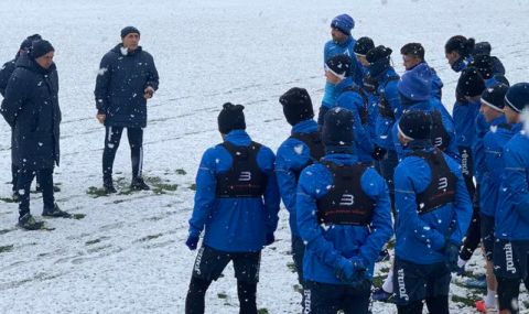 Левски стартира втория си подготвителен лагер в Белек без трима футболисти и при снеговалеж - 1