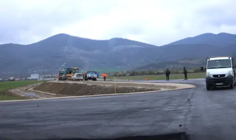 След близо 6 години ремонт: Пускат движението по пътя Мездра - Ботевград - 1