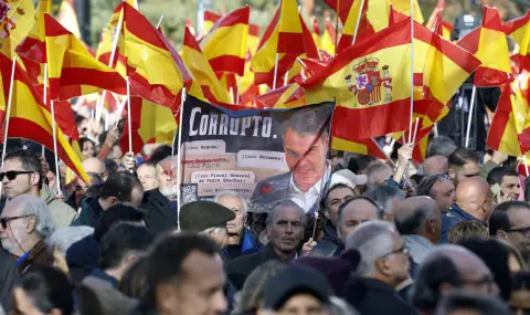 Spain protests government corruption  - 1