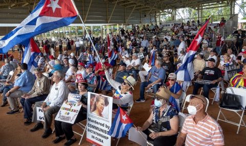 Островът се разбунтува! Кубинци протестираха в Хавана втора поредна нощ заради липсата на ток  - 1