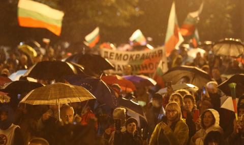 Би Би Си със специален репортаж за ден 100 на протестите в България - 1