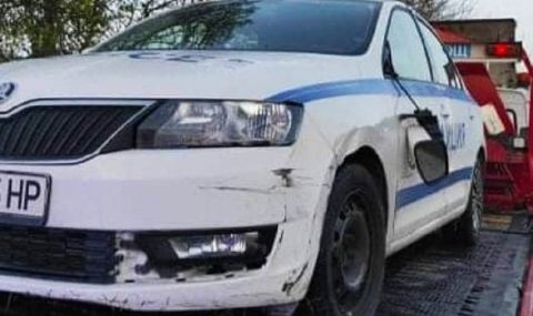 След гонка в Шуменско: Полицаи вадят водач без книжка през багажника - 1