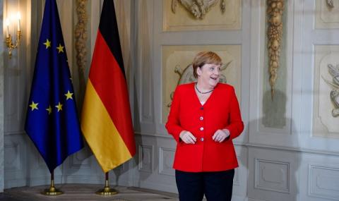 Меркел: Добре съм, не се тревожете! (ВИДЕО) - 1