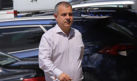 Националната телевизия прекъсна новините си, за да удостои Борисов - 1