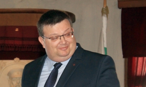 Цацаров иска КС да се произнесе за съответствието на прокуратури и съдилища - 1