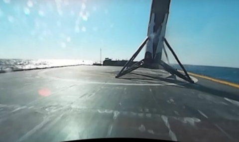 SpaceX показа приземяването на „Фалкона“ в океана (ВИДЕО) - 1