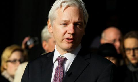 Wikileaks предлагат работа на Джеймс Коми - 1