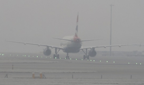 Гъста мъгла анулира полети в Лондон - 1