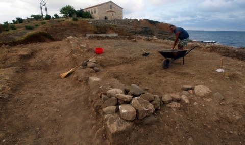 Първи археологически разкопки край Царево - 1
