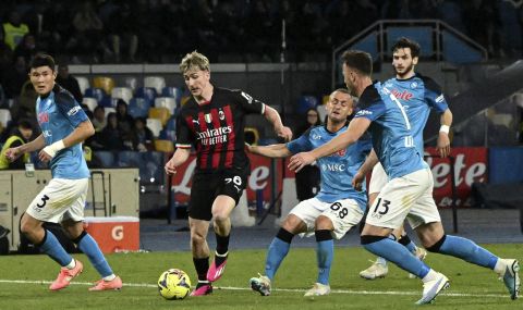 Милан разпиля Наполи на стадион "Диего Армандо Марадона" - 1