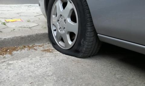 Стотачка за смяна на гуми пред офиса - 1