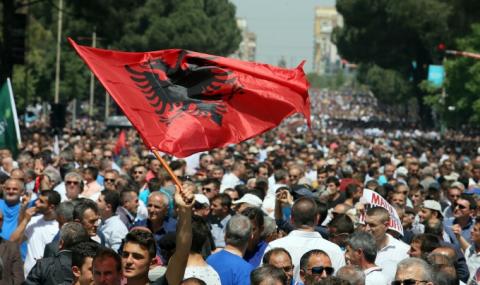 Политическата безизходица в Албания е към края си - 1