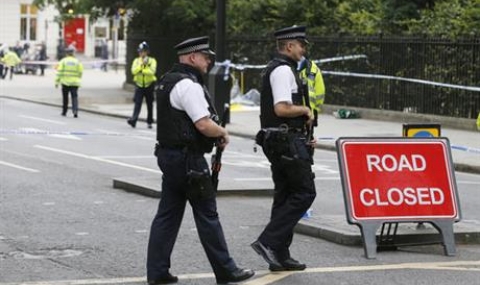 Бомбена заплаха вдигна на крак полицията в британско градче - 1