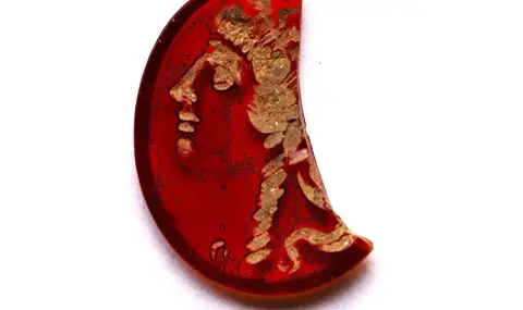 Гравирана гема с изображение на бог Дионис откриха в Хераклея Синтика - 1