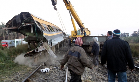Тежка влакова катастрофа в Египет уби 19 новобранци - 1