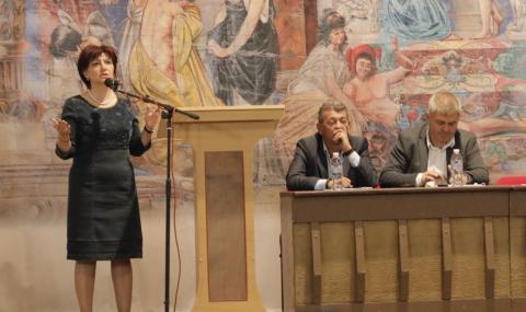 Караянчева е обидена след "ходи пеша". Говорела така само пред съпартийци - 1