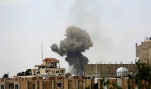 Десетки убити след серия от атентати срещу джамия в Йемен - 1