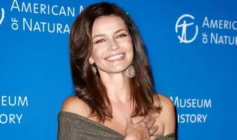 60-годишният супермодел Паулина Порижкова показа поразителна фигура по розово бельо (ВИДЕО) - 1