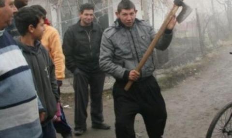 Циганска тумба се нахвърли на две момчета в Карлово - 1