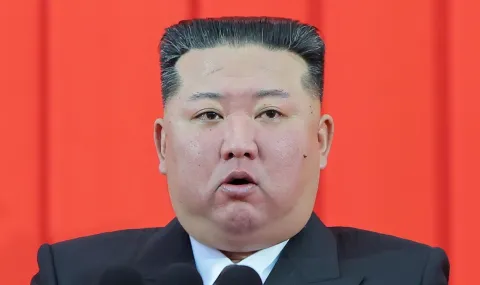 Разузнаването на Южна Корея съобщи, че Ким Чен Ун страда от "изключително затлъстяване”, тежи 140 килограма - 1