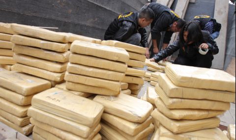 В Бразилия иззеха 500 килограма кокаин, натоварен в самолет  - 1