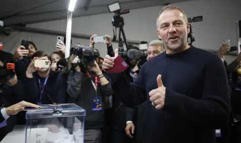 Ханзи Флик остава начело на Барселона с нов договор - 1