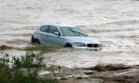 Абсурден казус с потъналите в морето автомобили: Застрахователи искат колата за оглед в сервиз - 1