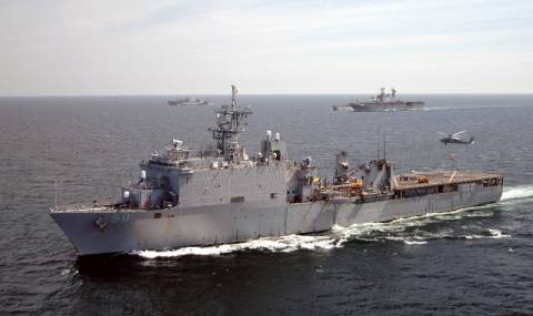 Американски десантен кораб в Черно море (ВИДЕО) - 1