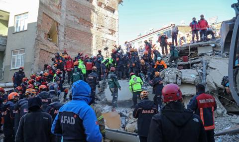 Гърция готова да изпрати спасителни екипи в Турция - 1