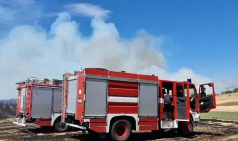 Fire breaks out in villa area near Sliven, people are being evacuated and helicopters are waiting - 1