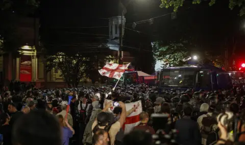 Хиляди грузинци отново демонстрират срещу закона за „чуждестранното влияние“