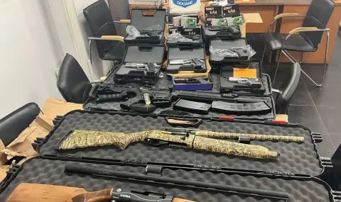 ГДБОП и митнически служители задържаха контрабандни пушки, пистолети и патрони на „Капитан Андреево“
