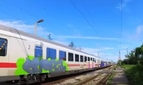 Новите вагони на БДЖ пристигнаха нашарени с графити от Европа - 1