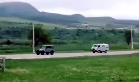 Бандитски УАЗ бяга от полицейски УАЗ - 1