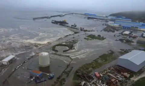 Цунами тревога и в Латинска Америка и Тихия океан след силното земетресение в Камчатка - 1