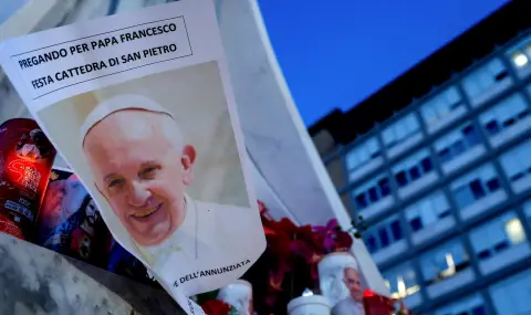 Pope Francis wrote that he continues his hospital treatment "with faith  - 1