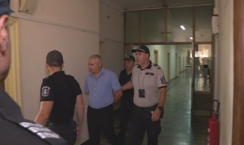 Полицейският шеф от Разград, участвал в престъпна група за издаване на визи, остава в ареста - 1