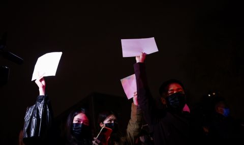Празният лист хартия е символ на протестите в Китай - 1