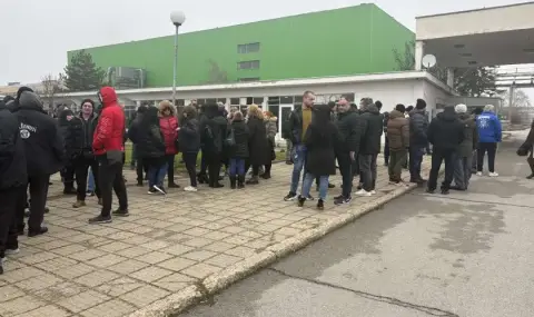 Служители на завод за целулоза в Свищов протестираха заради неизплатени заплати - 1