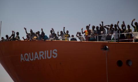 Испания приема бедстващ кораб с имигранти - 1