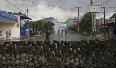 Уличната война в Никарагуа продължава (СНИМКИ) - 1
