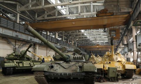 Ето как ремонтират танковете Т-72 (СНИМКИ) - 1