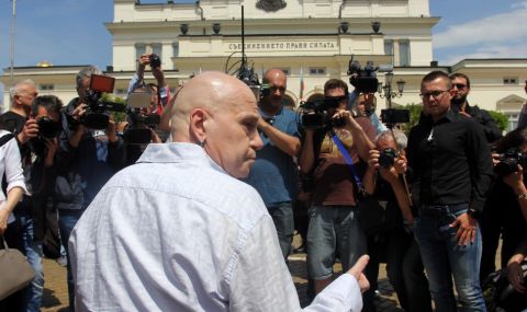 Политолог: Слави Трифонов най-вероятно ще върне мандата още същия ден - 1