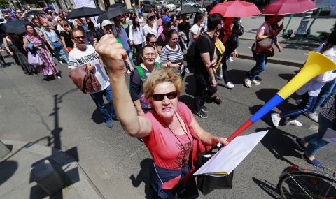 Стачката на румънските учители продължава - 1