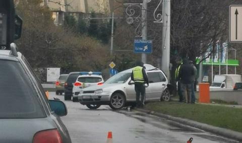 Млад шофьор причини тежка катастрофа във Варна - 1