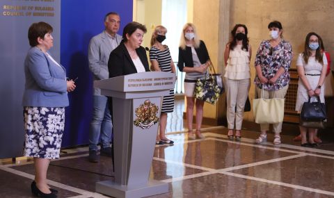 Туроператорите протестират, преговорите с министерството продължават - 1