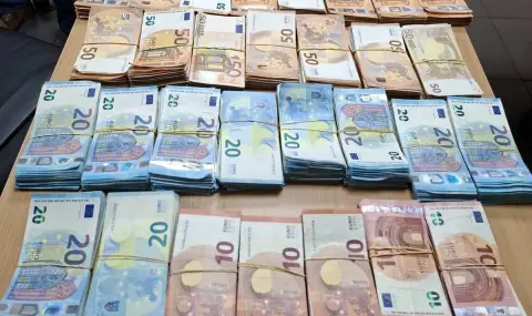 Митничари откриха недекларирани близо 100 000 евро в шофьорската кабина  - 1
