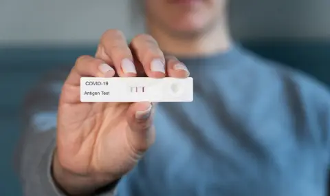 Румъния отчита рязък скок на случаите на COVID-19 - 1