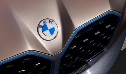 BMW промени емблемата си - 1